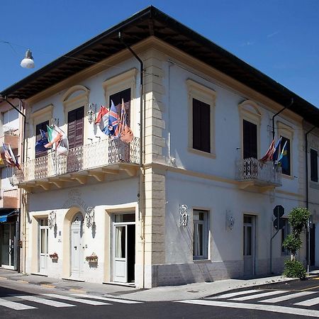Hotel La Petite Maison Viareggio Exterior photo