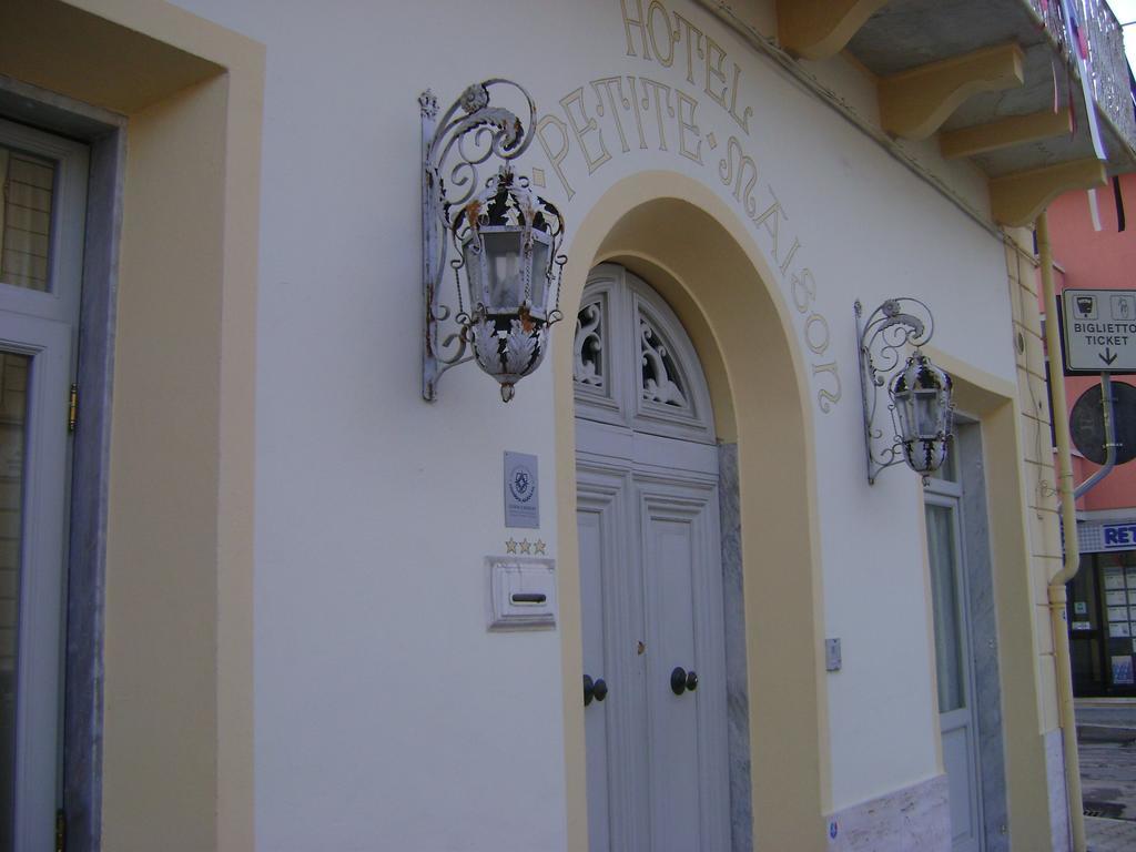 Hotel La Petite Maison Viareggio Exterior photo