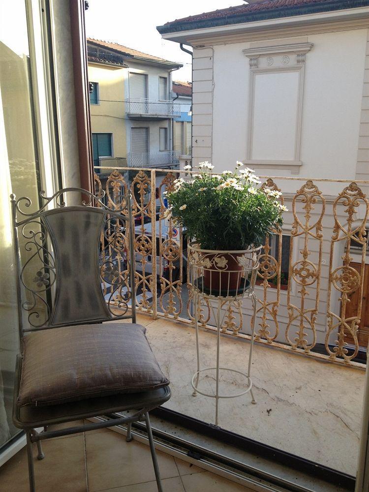 Hotel La Petite Maison Viareggio Exterior photo